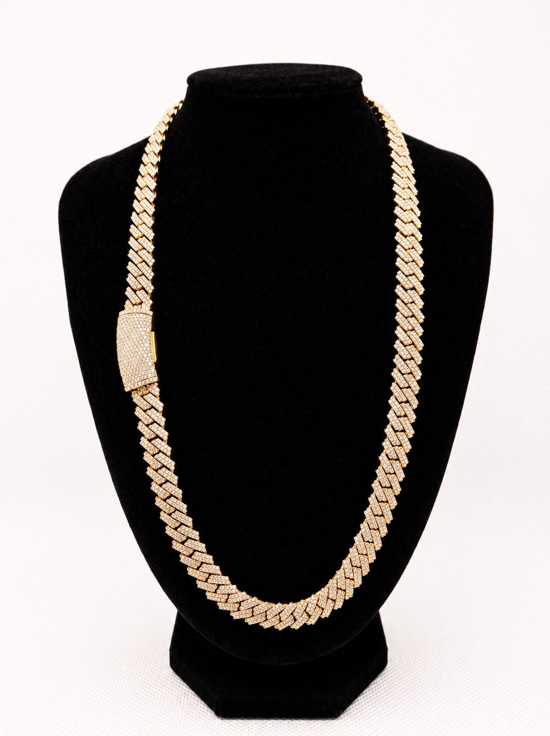 Iced Cuban Link Chain - 10MM/22IN/25.3CT/134.66G